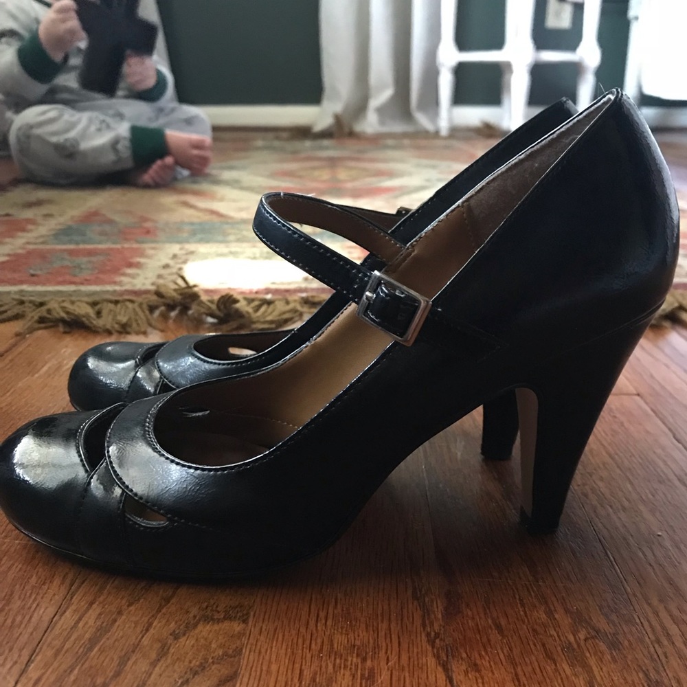 Black Mia Maryjanes - Picture 2 of 4